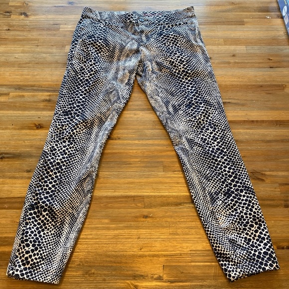 GAP‎ size 4 black and white snakeskin print super skinny cropped khaki pant - Picture 1 of 6